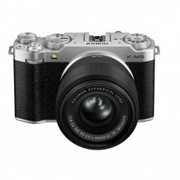 FUJIFILM X-M5 silber mit XC15-45 mm F3,5-5,6 OIS PZ